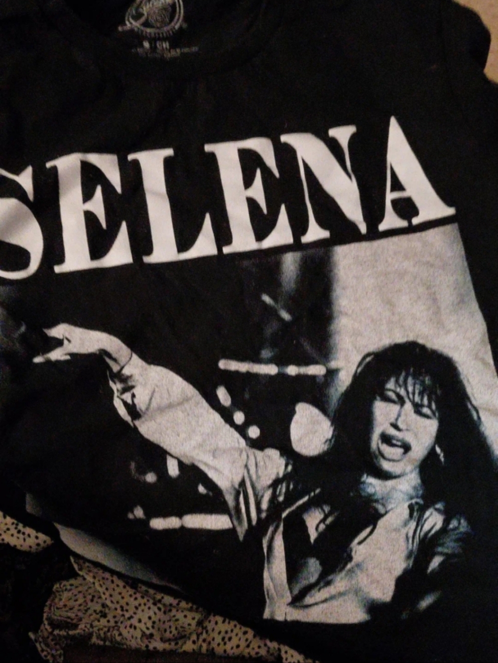 #77 y2k style Selena music crop tee shirt small